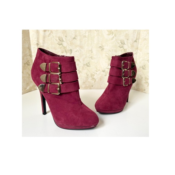 FOREVER BURGUNDY SUEDE BUCKLE ANKLE HEELS BOOTS - Picture 2 of 3